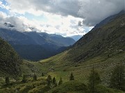 91 Dal Rif. Longo la Valle del Monte Sasso con la stradetta gippabile da scendere